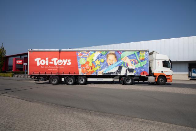 Toi-Toys warehouse. Met meer dan 60.000 m2 palletplaatsen aan opslagruimte is Toi-Toys ook ingericht als distributiecentrum.